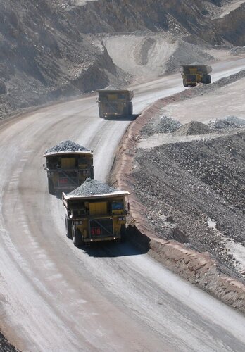 Die Offroadreise führt an der grössten Kupfermine der Welt Chuquicamata vorbei und lässt unsere sehr grosse Geländewagen winzig erscheinen. Offroad Chile | © 4x4 Exploring GmbH 